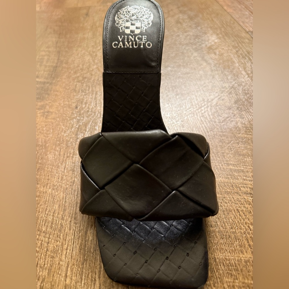 Vince camuto black endonta pintucked braided leather kitten heel, size 8 - Picture 6 of 8